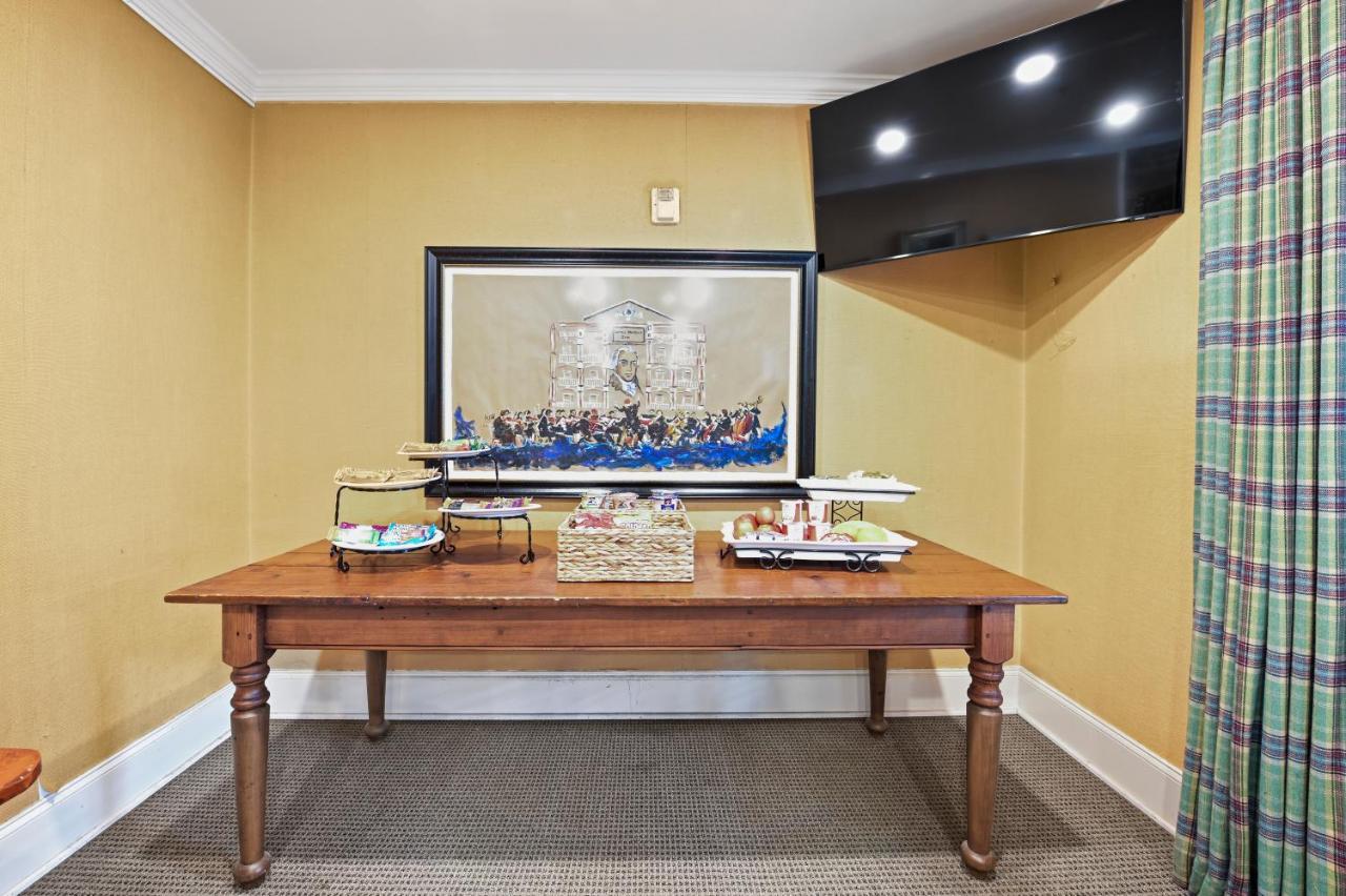 The James Madison Inn Luaran gambar