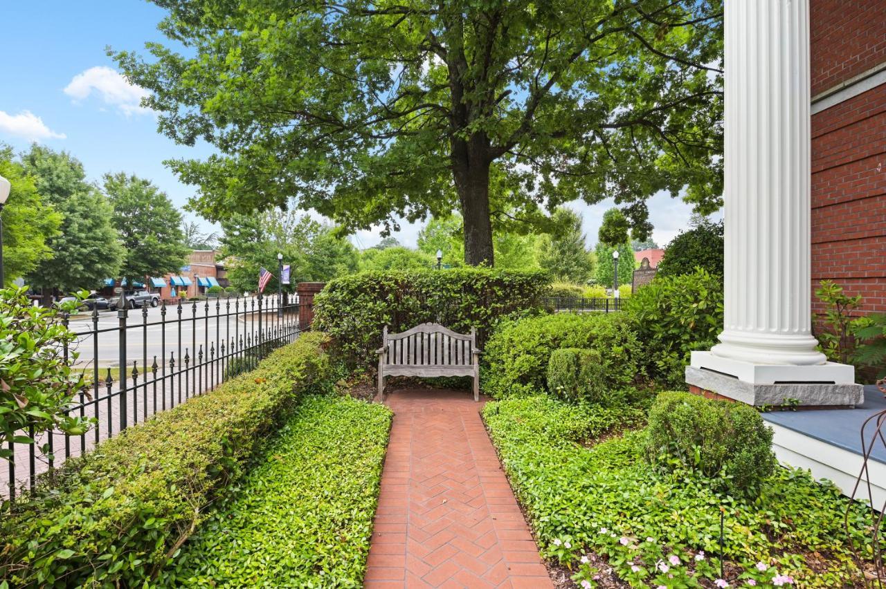 The James Madison Inn Luaran gambar